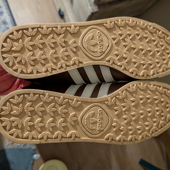 Adidas Samoa in "Preloved Brown" Colorway w/ White Stripes Women's 9, Men's 7.5 - Picture 2 of 9